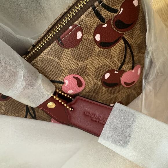 🍒 Gallery Tote Bag In Signature Canvas With Cherry Print - Picture 11 of 11